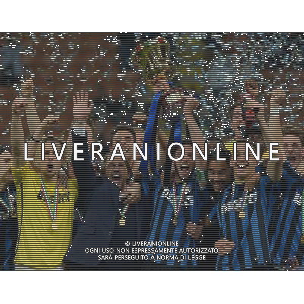 Coppa Italia Primavera TIM Cup 2015/2016 Finale Ritorno Milano - 13.04.2016 Inter-Juventus Nella Foto:Fabio Della Giovanna alza la coppa Italia /Ph.Vitez-Ag. Aldo Liverani
