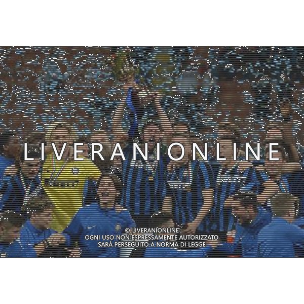 Coppa Italia Primavera TIM Cup 2015/2016 Finale Ritorno Milano - 13.04.2016 Inter-Juventus Nella Foto:Fabio Della Giovanna alza la coppa Italia /Ph.Vitez-Ag. Aldo Liverani