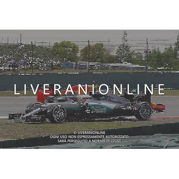 Lewis Hamilton (GBR) Mercedes AMG F1 W07 Hybrid spins. 15.04.2016. Formula 1 World Championship, Rd 3, Chinese Grand Prix, Shanghai, China, Practice Day. - www.xpbimages.com, EMail: requests@xpbimages.com - copy of publication required for printed pictures. Every used picture is fee-liable. © Copyright: Photo4 / XPB Images /Agenzia Aldo Liverani s.a.s./ONLY ITALY-EDITORIAL USE ONLY
