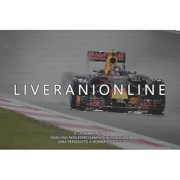 Daniil Kvyat (RUS) Red Bull Racing RB12. 16.04.2016. Formula 1 World Championship, Rd 3, Chinese Grand Prix, Shanghai, China, Qualifying Day. - www.xpbimages.com, EMail: requests@xpbimages.com - copy of publication required for printed pictures. Every used picture is fee-liable. Â© Copyright: Price / XPB Images/Agenzia Aldo Liverani s.a.s./ONLY ITALY/EDITORIAL USE ONLY