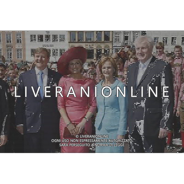 König Willem-Alexander der Niederlande, Königin Maxima der Niederlande und Horst Seehofer mit Gattin Karin beim Besuch der Residenz. München, 13.04.2016 FOT. FUTURE IMAGE/NEWSPIX.PL POLAND, UK AND GERMANY OUT !!! --- Newspix.pl /AGENZIA ALDO LIVERANI SAS - ITALY ONLY - EDITORIAL USE ONLY Il Re Guglielmo Alessandro dei Paesi Bassi , Regina Maxima d\'Olanda e Horst Seehofer in visita ai residenti a Monaco di Baviera , 2016/04/13 *** Local Caption *** www.newspix.pl mail us: info@newspix.pl call us: 0048 022 23 22 222 --- Polish Picture Agency by Ringier Axel Springer Poland