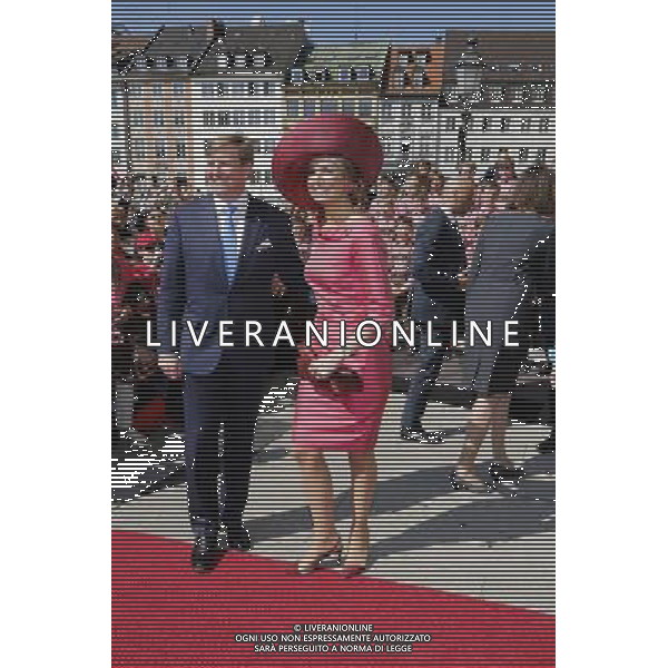 König Willem-Alexander und Königin Maxima der Niederlande beim Besuch der Residenz. München, 13.04.2016 FOT. FUTURE IMAGE/NEWSPIX.PL POLAND, UK AND GERMANY OUT !!! --- Newspix.pl /AGENZIA ALDO LIVERANI SAS - ITALY ONLY - EDITORIAL USE ONLY Il Re Guglielmo Alessandro dei Paesi Bassi , Regina Maxima d\'Olanda e Horst Seehofer in visita ai residenti a Monaco di Baviera , 2016/04/13 *** Local Caption *** www.newspix.pl mail us: info@newspix.pl call us: 0048 022 23 22 222 --- Polish Picture Agency by Ringier Axel Springer Poland