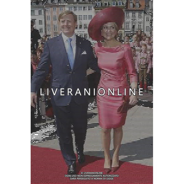 König Willem-Alexander und Königin Maxima der Niederlande beim Besuch der Residenz. München, 13.04.2016 FOT. FUTURE IMAGE/NEWSPIX.PL POLAND, UK AND GERMANY OUT !!! --- Newspix.pl /AGENZIA ALDO LIVERANI SAS - ITALY ONLY - EDITORIAL USE ONLY Il Re Guglielmo Alessandro dei Paesi Bassi , Regina Maxima d\'Olanda e Horst Seehofer in visita ai residenti a Monaco di Baviera , 2016/04/13 *** Local Caption *** www.newspix.pl mail us: info@newspix.pl call us: 0048 022 23 22 222 --- Polish Picture Agency by Ringier Axel Springer Poland