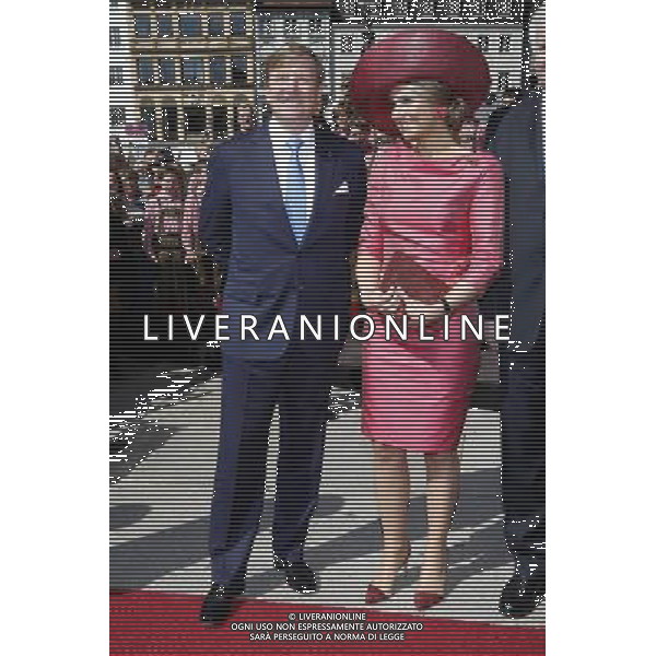 König Willem-Alexander und Königin Maxima der Niederlande beim Besuch der Residenz. München, 13.04.2016 FOT. FUTURE IMAGE/NEWSPIX.PL POLAND, UK AND GERMANY OUT !!! --- Newspix.pl /AGENZIA ALDO LIVERANI SAS - ITALY ONLY - EDITORIAL USE ONLY Il Re Guglielmo Alessandro dei Paesi Bassi , Regina Maxima d\'Olanda e Horst Seehofer in visita ai residenti a Monaco di Baviera , 2016/04/13 *** Local Caption *** www.newspix.pl mail us: info@newspix.pl call us: 0048 022 23 22 222 --- Polish Picture Agency by Ringier Axel Springer Poland