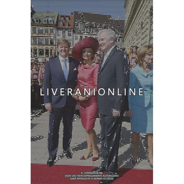 König Willem-Alexander der Niederlande, Königin Maxima der Niederlande und Horst Seehofer mit Gattin Karin beim Besuch der Residenz. München, 13.04.2016 FOT. FUTURE IMAGE/NEWSPIX.PL POLAND, UK AND GERMANY OUT !!! --- Newspix.pl /AGENZIA ALDO LIVERANI SAS - ITALY ONLY - EDITORIAL USE ONLY Il Re Guglielmo Alessandro dei Paesi Bassi , Regina Maxima d\'Olanda e Horst Seehofer in visita ai residenti a Monaco di Baviera , 2016/04/13 *** Local Caption *** www.newspix.pl mail us: info@newspix.pl call us: 0048 022 23 22 222 --- Polish Picture Agency by Ringier Axel Springer Poland