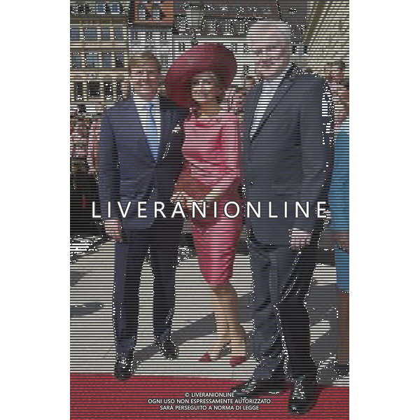 König Willem-Alexander der Niederlande, Königin Maxima der Niederlande und Horst Seehofer beim Besuch der Residenz. München, 13.04.2016 FOT. FUTURE IMAGE/NEWSPIX.PL POLAND, UK AND GERMANY OUT !!! --- Newspix.pl /AGENZIA ALDO LIVERANI SAS - ITALY ONLY - EDITORIAL USE ONLY Il Re Guglielmo Alessandro dei Paesi Bassi , Regina Maxima d\'Olanda e Horst Seehofer in visita ai residenti a Monaco di Baviera , 2016/04/13 *** Local Caption *** www.newspix.pl mail us: info@newspix.pl call us: 0048 022 23 22 222 --- Polish Picture Agency by Ringier Axel Springer Poland