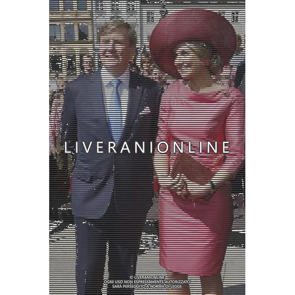 König Willem-Alexander und Königin Maxima der Niederlande beim Besuch der Residenz. München, 13.04.2016 FOT. FUTURE IMAGE/NEWSPIX.PL POLAND, UK AND GERMANY OUT !!! --- Newspix.pl /AGENZIA ALDO LIVERANI SAS - ITALY ONLY - EDITORIAL USE ONLY Il Re Guglielmo Alessandro dei Paesi Bassi , Regina Maxima d\'Olanda e Horst Seehofer in visita ai residenti a Monaco di Baviera , 2016/04/13 *** Local Caption *** www.newspix.pl mail us: info@newspix.pl call us: 0048 022 23 22 222 --- Polish Picture Agency by Ringier Axel Springer Poland