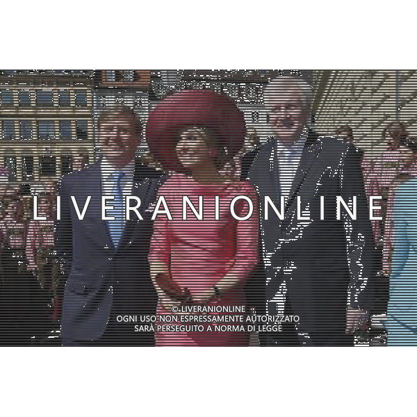 König Willem-Alexander der Niederlande, Königin Maxima der Niederlande und Horst Seehofer beim Besuch der Residenz. München, 13.04.2016 FOT. FUTURE IMAGE/NEWSPIX.PL POLAND, UK AND GERMANY OUT !!! --- Newspix.pl /AGENZIA ALDO LIVERANI SAS - ITALY ONLY - EDITORIAL USE ONLY Il Re Guglielmo Alessandro dei Paesi Bassi , Regina Maxima d\'Olanda e Horst Seehofer in visita ai residenti a Monaco di Baviera , 2016/04/13 *** Local Caption *** www.newspix.pl mail us: info@newspix.pl call us: 0048 022 23 22 222 --- Polish Picture Agency by Ringier Axel Springer Poland