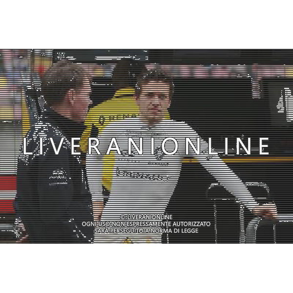 (L to R): Alan Permane (GBR) Renault Sport F1 Team Trackside Operations Director with Jolyon Palmer (GBR) Renault Sport F1 Team. 16.04.2016. Formula 1 World Championship, Rd 3, Chinese Grand Prix, Shanghai, China, Qualifying Day. /AGENZIA ALDO LIVERANI SAS - ITALY ONLY - EDITORIAL USE ONLY