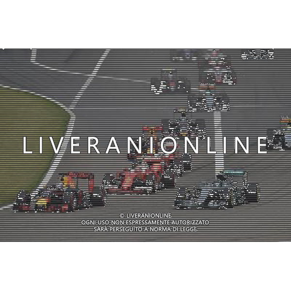 (L to R): Daniel Ricciardo (AUS) Red Bull Racing RB12 and Nico Rosberg (GER) Mercedes AMG F1 W07 Hybrid lead at the start of the race. 17.04.2016. Formula 1 World Championship, Rd 3, Chinese Grand Prix, Shanghai, China, Race Day. AG ALDO LIVERANI SAS ONLY ITALY