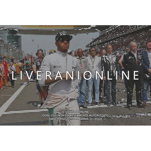 Lewis Hamilton (GBR) Mercedes AMG F1 on the grid. 17.04.2016. Formula 1 World Championship, Rd 3, Chinese Grand Prix, Shanghai, China, Race Day. AG ALDO LIVERANI SAS ONLY ITALY