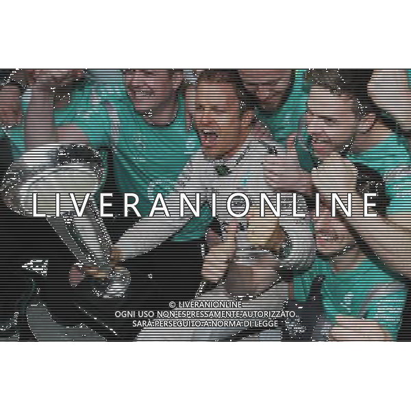 Race winner Nico Rosberg (GER) Mercedes AMG F1 celebrates with the team. 17.04.2016. Formula 1 World Championship, Rd 3, Chinese Grand Prix, Shanghai, China, Race Day. AG ALDO LIVERANI SAS ONLY ITALY