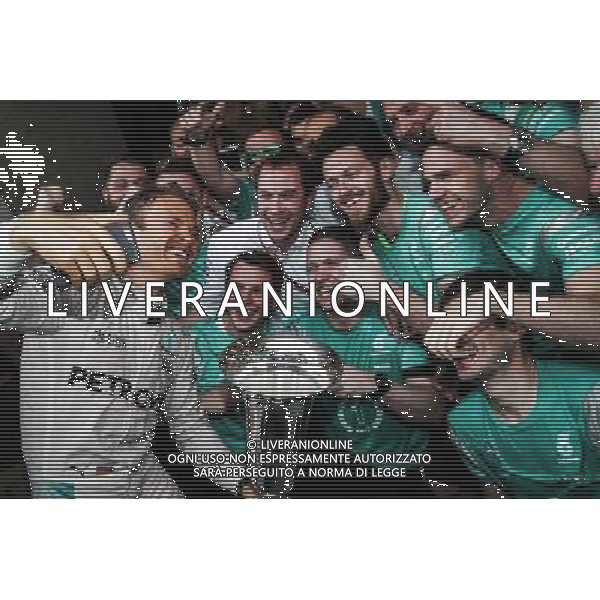Race winner Nico Rosberg (GER) Mercedes AMG F1 celebrates with the team. 17.04.2016. Formula 1 World Championship, Rd 3, Chinese Grand Prix, Shanghai, China, Race Day. AG ALDO LIVERANI SAS ONLY ITALY