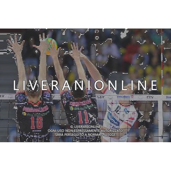 16.04.2016 KRAKOW TAURON ARENA UL. LEMA 7 ( POLAND ) SIATKOWKA MEZCZYZN ( MEN\'S VOLLEYBALL ) FINAL 4 FOUR LIGI MISTRZOW 2015/2016 ( CEV DENIZBANK VOLLEYBALL CHAMPIONS LEAGUE 2016 - FINAL FOUR ) MECZ TRENTINO DIATEC - CUCINE LUBE CIVITANOVA ( GAME ) NZ MARKO PODRASCANIN (L), MICAH CHRISTENSON (C) MITAR TZOURITS (P), FOTO MICHAL STANCZYK / CYFRASPORT / NEWSPIX.PL --- Newspix.pl AG ALDO LIVERANI SAS ONLY ITALY *** Local Caption *** www.newspix.pl mail us: info@newspix.pl call us: 0048 022 23 22 222 --- Polish Picture Agency by Ringier Axel Springer Poland