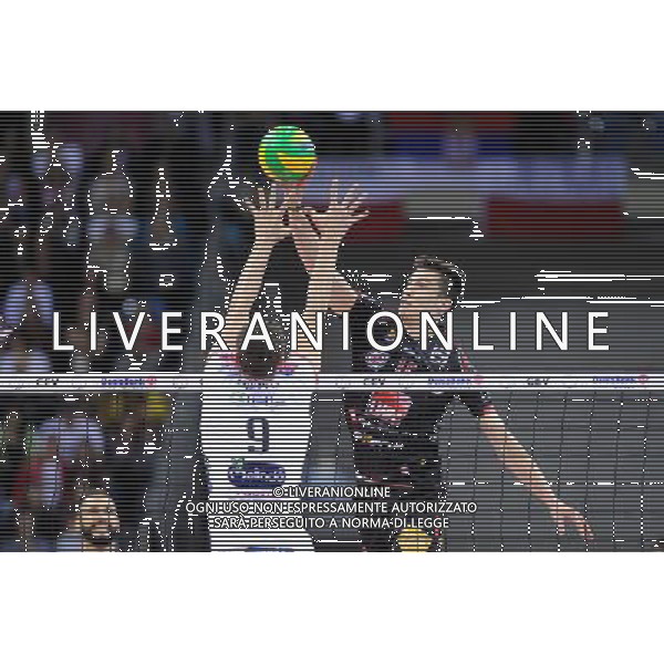 16.04.2016 KRAKOW TAURON ARENA UL. LEMA 7 ( POLAND ) SIATKOWKA MEZCZYZN ( MEN\'S VOLLEYBALL ) FINAL 4 FOUR LIGI MISTRZOW 2015/2016 ( CEV DENIZBANK VOLLEYBALL CHAMPIONS LEAGUE 2016 - FINAL FOUR ) MECZ TRENTINO DIATEC - CUCINE LUBE CIVITANOVA ( GAME ) NZ SIMONE GIANNELLI , KLEMEN CEBULJ (P) FOTO MICHAL STANCZYK / CYFRASPORT / NEWSPIX.PL --- Newspix.pl AG ALDO LIVERANI SAS ONLY ITALY *** Local Caption *** www.newspix.pl mail us: info@newspix.pl call us: 0048 022 23 22 222 --- Polish Picture Agency by Ringier Axel Springer Poland