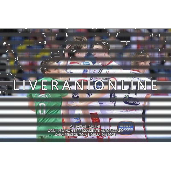16.04.2016 KRAKOW TAURON ARENA UL. LEMA 7 ( POLAND ) SIATKOWKA MEZCZYZN ( MEN\'S VOLLEYBALL ) FINAL 4 FOUR LIGI MISTRZOW 2015/2016 ( CEV DENIZBANK VOLLEYBALL CHAMPIONS LEAGUE 2016 - FINAL FOUR ) MECZ TRENTINO DIATEC - CUCINE LUBE CIVITANOVA ( GAME ) NZ OLEG ANTONOV , MASSIMO COLACI , TINE URNAUT , SIMONE GIANNELLI , RADOSC ZE ZWYCIESTWA , ZWYCIESTWO EMOCJE FOTO MICHAL STANCZYK / CYFRASPORT / NEWSPIX.PL --- Newspix.pl AG ALDO LIVERANI SAS ONLY ITALY *** Local Caption *** www.newspix.pl mail us: info@newspix.pl call us: 0048 022 23 22 222 --- Polish Picture Agency by Ringier Axel Springer Poland