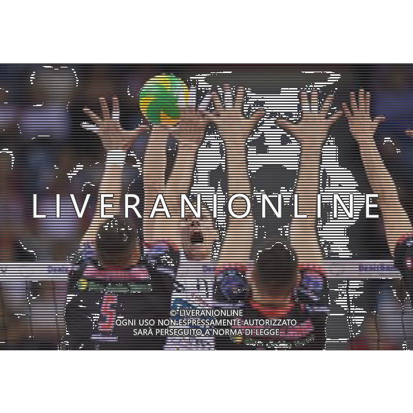 2016.04.16 Krakow Siatkowka mezczyzn Liga Mistrzow Final Four TRENTINO Diatec - Cucine Lube CIVITANOVA N/z URNAUT Tine Foto Lukasz Laskowski / PressFocus 2016.04.16 Krakow Men volleyball 2016 CEV DenizBank Volleyball Champions League Final Four TRENTINO Diatec - Cucine Lube CIVITANOVA URNAUT Tine Credit: Lukasz Laskowski / PressFocus AG ALDO LIVERANI SAS ONLY ITALY