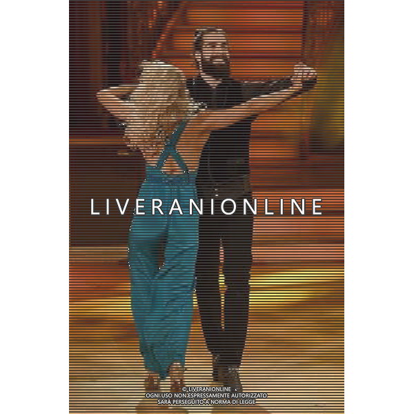 Trasmissione TV \' Ballando con le stelle \' - Roma 16.04.2016 Auditorium Rai - nella foto: Luca Sguazzini e Veera Kinnunen / Ph. Corradetti - Ag. Aldo Liverani sas/ AGENZIA ALDO LIVERANI SAS
