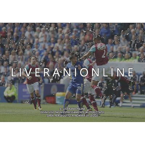 Leicester City\'s Shinji Okazaki and West Ham United\'s Winston Reid Photographer Stephen White/CameraSport Football - Barclays Premiership - Leicester City v West Ham United - Sunday 17th April 2016 - King Power Stadium - Leicester © CameraSport - 43 Linden Ave. Countesthorpe. Leicester. England. LE8 5PG - Tel: +44 (0) 116 277 4147 - admin@camerasport.com - www.camerasport.com/ AGENZIA ALDO LIVERANI SAS - ITALY ONLY EDITORIAL USE ONLY