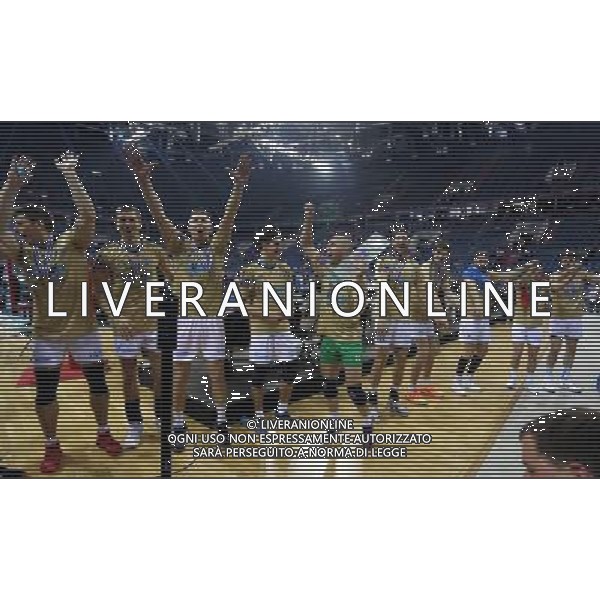 KRAKOW , TAURON ARENA 17.04.2016 SIATKOWKA MEZCZYZN CEV DENIZBANK LIGA MISTRZOW FINAL FOUR FINAL ZENIT KAZAN - TRENTINO DIATEC SEZON 2015 / 2016 ZENIT WYGRAL LIGE MISTRZOW RADOSC FETA MISTRZOWKA NZ DRUZYNA TEAM ZENIT KAZAN Z PUCHAREM RADOSC FOT MICHAL NOWAK / NEWSPIX.PL KRAKOW , TAURON ARENA 17.04.2016 VOLLEYBALL MEN\'S CEV DENIZBANK CHAMPIONS LEAGUE FINAL FOUR FINAL GAME ZENIT KAZAN - TRENTINO DIATEC ZENIT WON THE CHAMPIONS LEAGUE CELEBRATION AFTER THE CEREMONY SEASON 2015 / 2016 MICHAL NOWAK / NEWSPIX.PL --- Newspix.pl AG ALDO LIVERANI SAS *** Local Caption *** www.newspix.pl mail us: info@newspix.pl call us: 0048 022 23 22 222 --- Polish Picture Agency by Ringier Axel Springer Poland