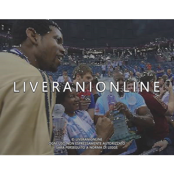 KRAKOW , TAURON ARENA 17.04.2016 SIATKOWKA MEZCZYZN CEV DENIZBANK LIGA MISTRZOW FINAL FOUR FINAL ZENIT KAZAN - TRENTINO DIATEC SEZON 2015 / 2016 ZENIT WYGRAL LIGE MISTRZOW RADOSC FETA MISTRZOWKA NZ WILFREDO LEON ( ZENIT ) Z NAGRODAMI I RODZICAMI FOT MICHAL NOWAK / NEWSPIX.PL KRAKOW , TAURON ARENA 17.04.2016 VOLLEYBALL MEN\'S CEV DENIZBANK CHAMPIONS LEAGUE FINAL FOUR FINAL GAME ZENIT KAZAN - TRENTINO DIATEC ZENIT WON THE CHAMPIONS LEAGUE CELEBRATION AFTER THE CEREMONY WILFREDO LEON ( ZENIT ) WITH PARENTS AND TROPHIES SEASON 2015 / 2016 MICHAL NOWAK / NEWSPIX.PL --- Newspix.pl AG ALDO LIVERANI SAS *** Local Caption *** www.newspix.pl mail us: info@newspix.pl call us: 0048 022 23 22 222 --- Polish Picture Agency by Ringier Axel Springer Poland