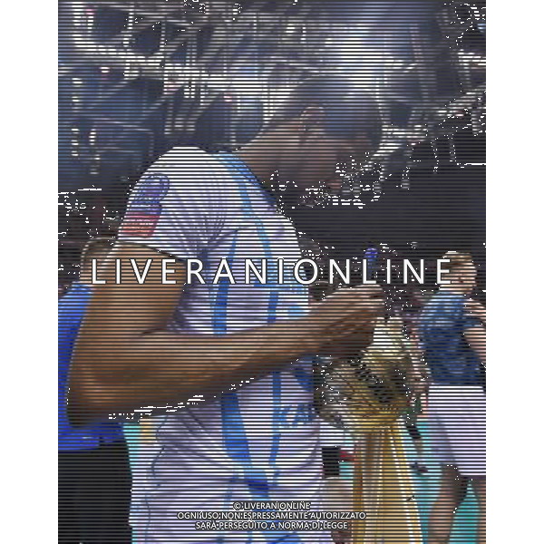 2016.04.17 Krakow Siatkowka mezczyzn Liga Mistrzow Final Four feta dekoracja podium viva Zenit Kazan - Trentino Diatec N/z Wilfredo LEON VENERO Foto Lukasz Laskowski / PressFocus 2016.04.17 Krakow Men volleyball 2016 CEV DenizBank Volleyball Champions League Final Four Zenit Kazan - Trentino Diatec Wilfredo LEON VENERO Credit: Lukasz Laskowski / PressFocus / NEWSPIX.PL --- Newspix.pl / NEWSPIX.PL --- Newspix.pl AG ALDO LIVERANI SAS *** Local Caption *** www.newspix.pl mail us: info@newspix.pl call us: 0048 022 23 22 222 --- Polish Picture Agency by Ringier Axel Springer Poland