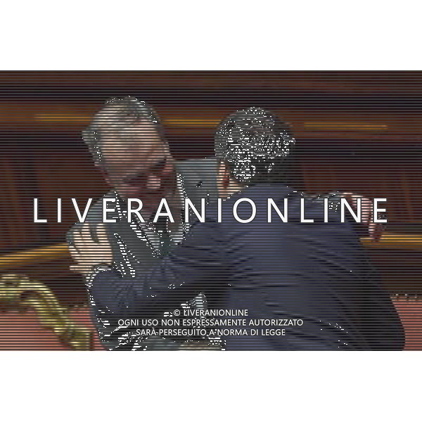 Mozione di sfiducia al governo Roma - 10.02.2016 - Palazzo Madama - nella foto: Roberto Calderoli saluta Matteo Renzi / Ph. Corradetti - Ag. Aldo Liverani Sas
