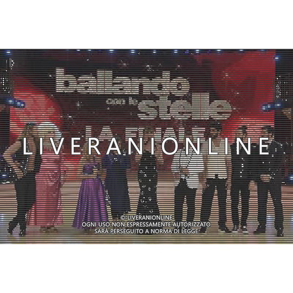 Finale della trasmissione TV \' Ballando con le stelle \' Roma - 23.04.2016 - Auditorium Rai - nella foto: Milly Carlucci con i finalisti / Ph. Corradetti - Ag. Aldo Liverani sas