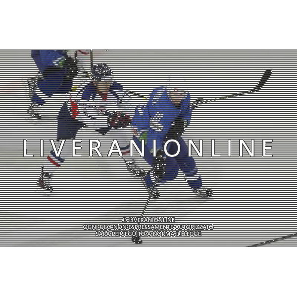 KATOWICE 2016.04.27 SPORT HOKEJ NA LODZIE MISTRZOSTWA SWIATA DYWIZJI 1A SLOWENIA - KOREA NZ. SANGWOO SIN KOR KEN OGRAJENSEK SLO FOT. MICHAL CHWIEDUK / FOKUSMEDIA/NEWSPIX.PL KATOWICE 2016.04.27 SPORT ICE HOCKEY WORLD CHAMPIONSHIP DIVISION 1 GROUP A SLOVENIA - KOREA FOT. MICHAL CHWIEDUK / FOKUSMEDIA --- Newspix.pl AG ALDO LIVERANI SAS *** Local Caption *** www.newspix.pl mail us: info@newspix.pl call us: 0048 022 23 22 222 --- Polish Picture Agency by Ringier Axel Springer Poland