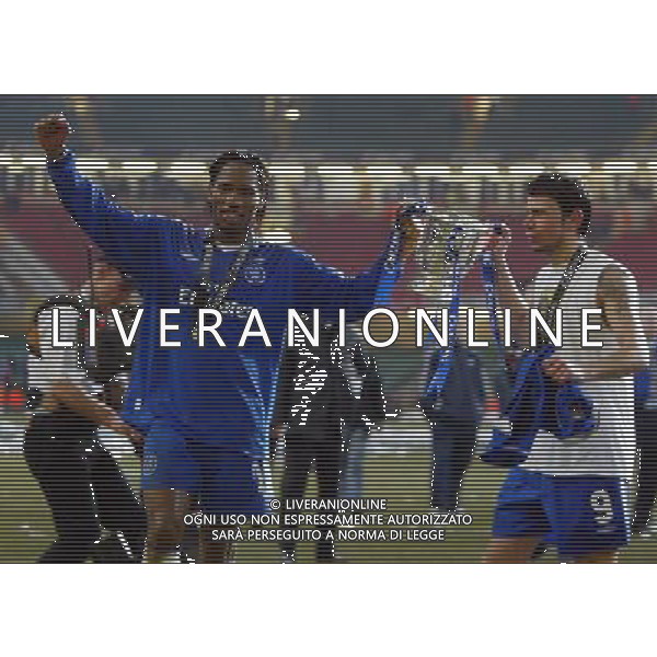 Chelseas Drogba and Kesman celebrates the Cup Chelsea - Liverpool Carling Cup Final Millennium Stadium - Cardiff Date 27.02.05 FOTO MARCELLO POZZETTI-AGENZIA ALDO LIVERANI S A S 