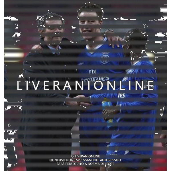 Jose Mourinho thanks Terry Chelsea - Liverpool Carling Cup Final Millennium Stadium - Cardiff Date 27.02.05 FOTO MARCELLO POZZETTI-AGENZIA ALDO LIVERANI S A S 
