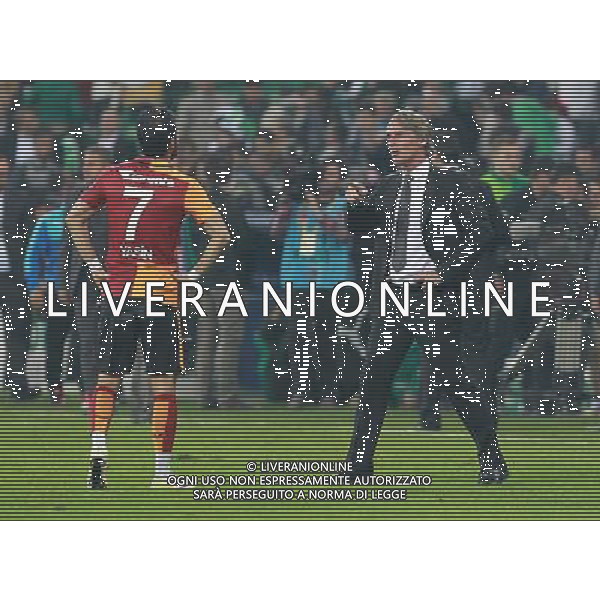 Turkey sportoto superlig soccer match between Bursaspor and Galatasaray at Timsah Arena in Bursa , Turkey , on April 29 , 2016. Final Score : Bursaspor 1 - Galatasaray 1 Pictured: Coach Jan Olde Rienkerink and Yasin Oztekin of Galatasaray. LIGA TURECKA PILKA NOZNA SEZON 2015/2016 FOT.SESKIM PHOTO/NEWSPIX.PL POLAND, TURKEY, GERMANY, AUSTRIA AND UK OUT !!! --- Newspix.pl/ AGENZIA ALDO LIVERANI SAS - ITALY ONLY EDITORIAL USE ONLY