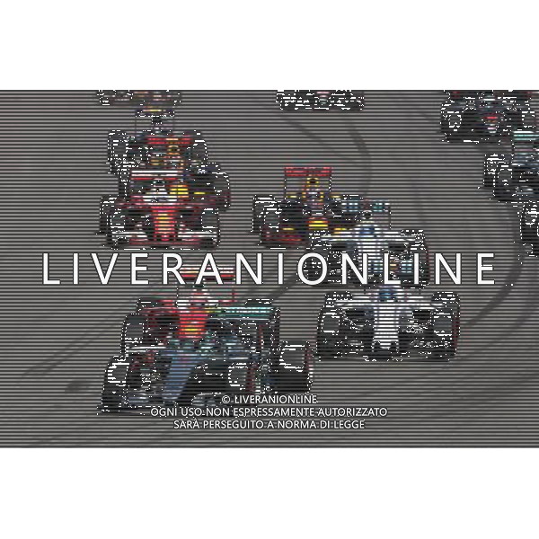 Nico Rosberg (GER) Mercedes AMG F1 W07 Hybrid leads at the start of the race. 01.05.2016. Formula 1 World Championship, Rd 4, Russian Grand Prix, Sochi Autodrom, Sochi, Russia, Race Day. AG ALDO LIVERANI SAS ONLY ITALY