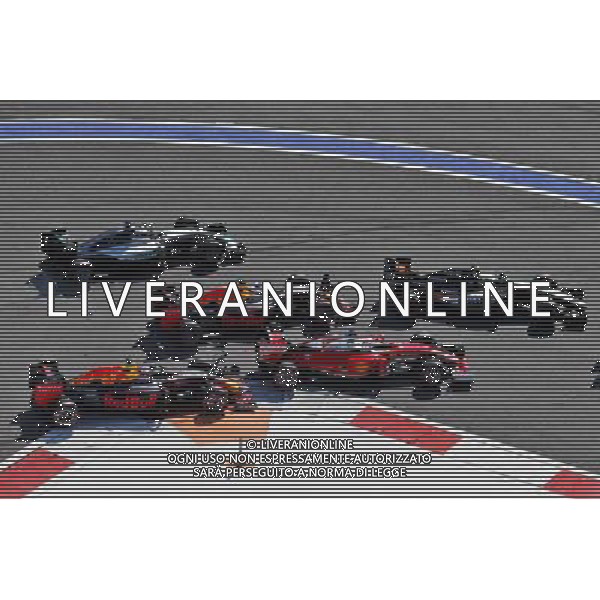 Daniil Kvyat (RUS) Red Bull Racing RB12 crashes into Sebastian Vettel (GER) Ferrari SF16-H at the start of the race. 01.05.2016. Formula 1 World Championship, Rd 4, Russian Grand Prix, Sochi Autodrom, Sochi, Russia, Race Day. AG ALDO LIVERANI SAS ONLY ITALY