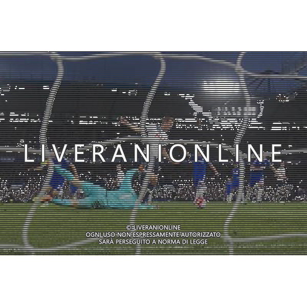 GOAL - Tottenham Hotspur\'s Harry Kane beats Chelsea\'s Asmir Begovic to score the opening goal Photographer Craig Mercer/CameraSport Football - Barclays Premiership - Chelsea v Tottenham Hotspur - Monday 2nd May 2016 - Stamford Bridge - London © CameraSport - 43 Linden Ave. Countesthorpe. Leicester. England. LE8 5PG - Tel: +44 (0) 116 277 4147 - admin@camerasport.com - www.camerasport.com AG ALDO LIVERANI SAS ONLY ITALY