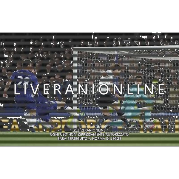 Tottenham Hotspur\'s Son Heung-Min scores his sides second goal Photographer Ashley Western/CameraSport Football - Barclays Premiership - Chelsea v Tottenham Hotspur - Monday 2nd May 2016 - Stamford Bridge - London © CameraSport - 43 Linden Ave. Countesthorpe. Leicester. England. LE8 5PG - Tel: +44 (0) 116 277 4147 - admin@camerasport.com - www.camerasport.com AG ALDO LIVERANI SAS ONLY ITALY