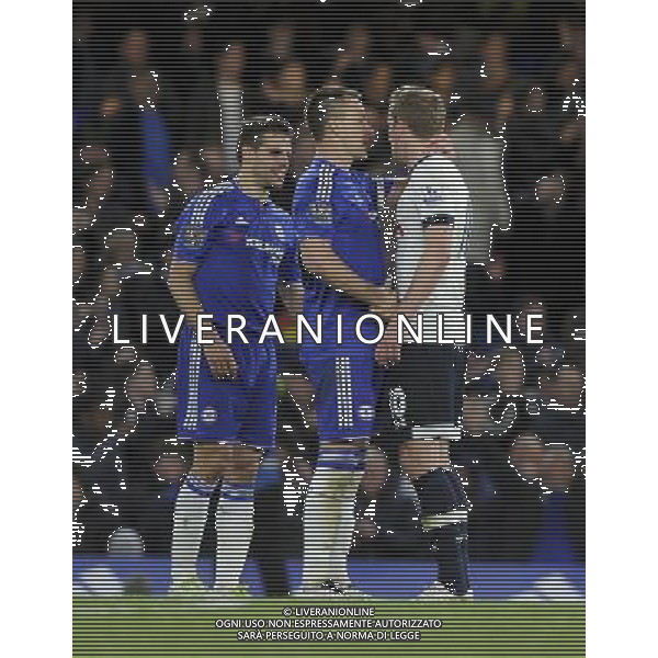 Chelsea\'s John Terry consoles Tottenham Hotspur\'s Harry Kane at the final whistle Photographer Ashley Western/CameraSport Football - Barclays Premiership - Chelsea v Tottenham Hotspur - Monday 2nd May 2016 - Stamford Bridge - London © CameraSport - 43 Linden Ave. Countesthorpe. Leicester. England. LE8 5PG - Tel: +44 (0) 116 277 4147 - admin@camerasport.com - www.camerasport.com AG ALDO LIVERANI SAS ONLY ITALY
