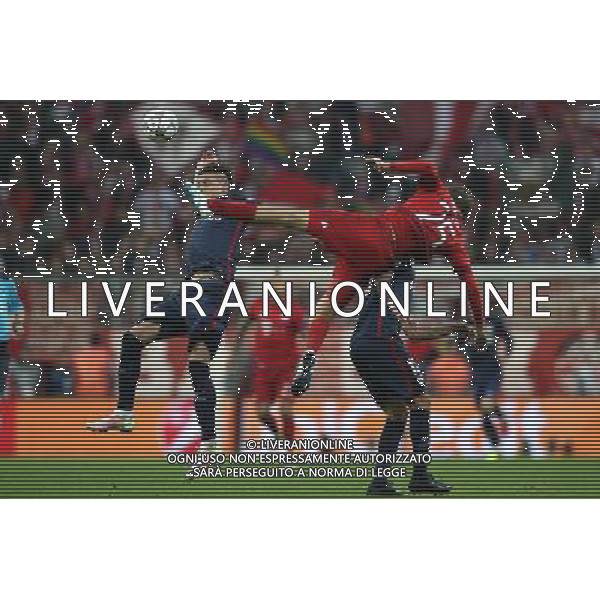 firo : Fu§ball,Fussball : 03.05.2016 Champions League, Saison 2015/2016: FC Bayern MŸnchen - Atletico Madrid, FCB, Halbfinale, RŸckspiel, Thomas MŸller ( MŸnchen ) im Zweikampf mit Jose Maria Gimenez ( Atletico Madrid ) AG ALDO LIVERANI SAS ONLY ITALY