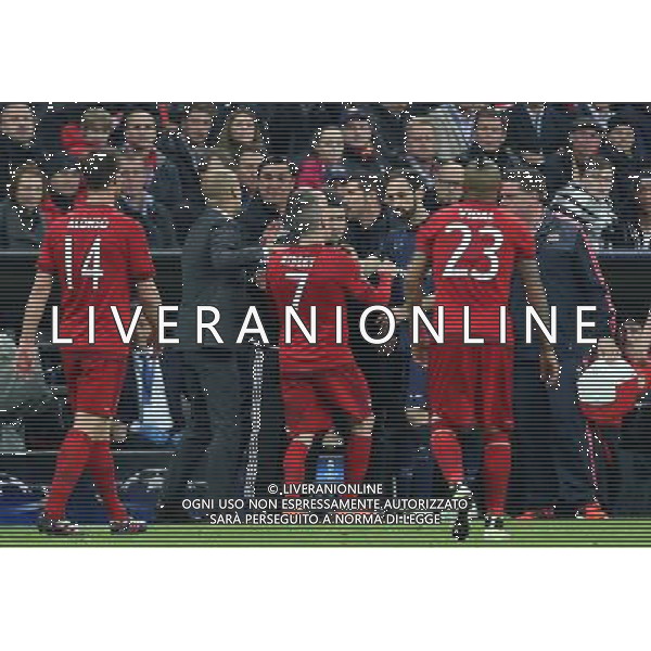 firo : 03.05.2016, Fu§ball, Saison 2015/2016, UEFA Champions League,CL,Halbfinale, RŸckspiel, FC Bayern MŸnchen - Atletico Madrid Diskussion GUARDIOLA und SIMEONE $worldrightsEs gelten unsere AGB, einsehbar auf www.firosportphoto.de ¤ONLY FOR USE IN G E R M A N Y !!!!! Photo : BPI, copyright by firo sportphoto: Coesfelder Str.207 48249 DŸlmen Tel.:02594 9916004 www.firosportphoto.de mail@firosportphoto.de (V o l k s b a n k B o c h u m - W i t t e n ) BLZ.: 430 601 29 Kt. Nr.: 341 117 100 Tel.:02594 9916004 AG ALDO LIVERANI SAS ONLY ITALY