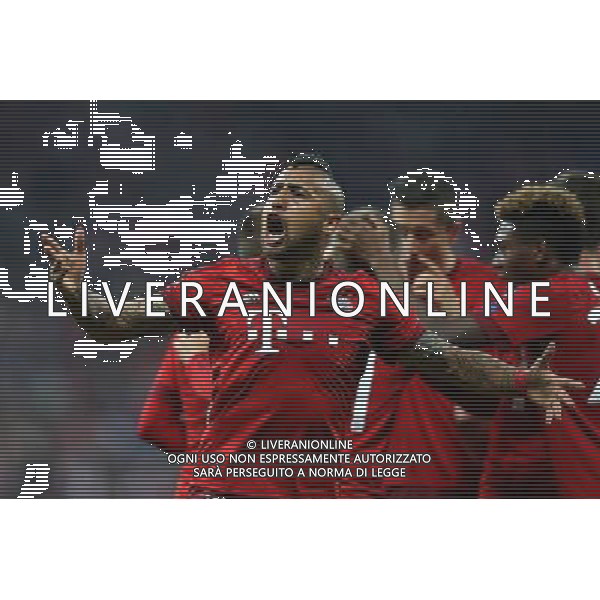 firo : Fu§ball,Fussball : 03.05.2016 Champions League, Saison 2015/2016: FC Bayern MŸnchen - Atletico Madrid, FCB, Halbfinale, RŸckspiel, Arturo Vidal ( MŸnchen ), halbe Figur, Gestik, Jubel, Freude $worldrightsEs gelten unsere AGB, einsehbar auf www.firosportphoto.de copyright by firo sportphoto: Coesfelder Str. 207 D- 48249 DŸlmen www.firosportphoto.de mail@firosportphoto.de (V o l k s b a n k B o c h u m - W i t t e n ) IBAN DE68 4306 0129 0341 1171 00 Tel: +49-2594 - 9916004 Fax: +49-2594 - 9916005 AG ALDO LIVERANI SAS ONLY ITALY