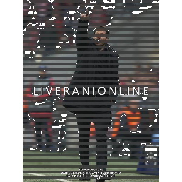 firo : Fu§ball,Fussball : 03.05.2016 Champions League, Saison 2015/2016: FC Bayern MŸnchen - Atletico Madrid, FCB, Halbfinale, RŸckspiel, Diego Simeone ( Atletico Madrid ), ganze Figur, Gestik, gibt Anweisungen $worldrights,Es gelten unsere AGB, einsehbar auf www.firosportphoto.de copyright by firo sportphoto: Coesfelder Str. 207 D- 48249 DŸlmen www.firosportphoto.de mail@firosportphoto.de (V o l k s b a n k B o c h u m - W i t t e n ) IBAN DE68 4306 0129 0341 1171 00 Tel: +49-2594 - 9916004 Fax: +49-2594 - 9916005 AG ALDO LIVERANI SAS ONLY ITALY