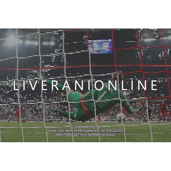 firo : Fu§ball,Fussball : 03.05.2016 Champions League, Saison 2015/2016: FC Bayern MŸnchen - Atletico Madrid, FCB, Halbfinale, RŸckspiel, Manuel Neuer ( MŸnchen ) pariert Elfmeter von Fernando Torres ( Atletico Madrid ) $worldrights,Es gelten unsere AGB, einsehbar auf www.firosportphoto.de copyright by firo sportphoto: Coesfelder Str. 207 D- 48249 DŸlmen www.firosportphoto.de mail@firosportphoto.de (V o l k s b a n k B o c h u m - W i t t e n ) IBAN DE68 4306 0129 0341 1171 00 Tel: +49-2594 - 9916004 Fax: +49-2594 - 9916005 AG ALDO LIVERANI SAS ONLY ITALY