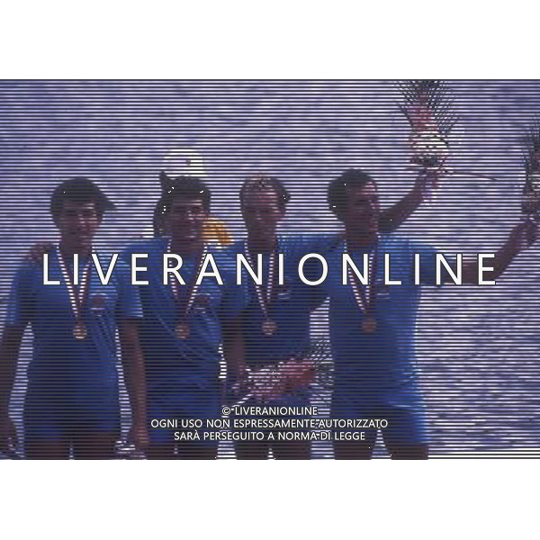 SEUL 1988 OLIMPIADI NELLA FOTO POLI PIETRO -FARINA GIANLUCA- TIZZANO DAVIDE-AGOSTINO ABBAGNALE VINCONO LA MEDAGLIA D\'ORO AG ALDO LIVERANI SAS