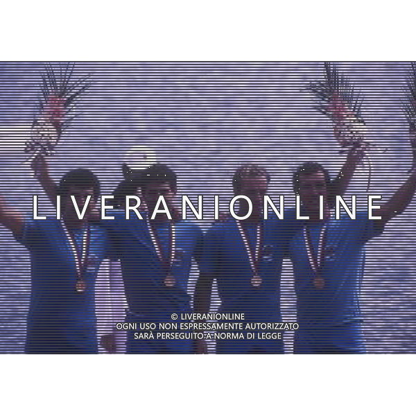 SEUL 1988 OLIMPIADI NELLA FOTO POLI PIETRO -FARINA GIANLUCA- TIZZANO DAVIDE-AGOSTINO ABBAGNALE VINCONO LA MEDAGLIA D\'ORO AG ALDO LIVERANI SAS