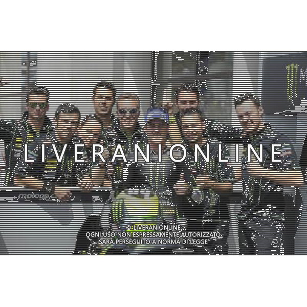 07.05.2016. Le mans, Francia.Pol Espargaro (Monster Yamaha Tech3) e il team tech3. FOTO G. PIAZZOLLA-AG ALDO LIVERANI SAS
