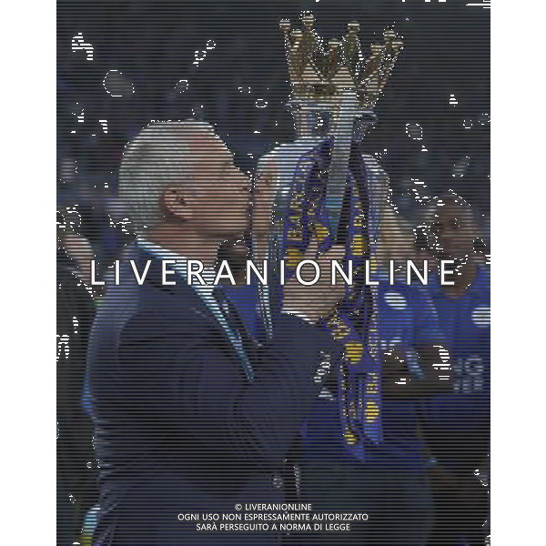 Claudio Ranieri kisses the Barclays premiership Trophy during the celebrations at the end of todays game Photographer Rachel Holborn/CameraSport Football - Barclays Premiership - Leicester City v Everton - Saturday 7th May 2016 - King Power Stadium - Leicester © CameraSport - 43 Linden Ave. Countesthorpe. Leicester. England. LE8 5PG - Tel: +44 (0) 116 277 4147 - admin@camerasport.com - www.camerasport.com / AGENZIA ALDO LIVERANI SAS - ITALY ONLY EDITORIAL USE ONLY