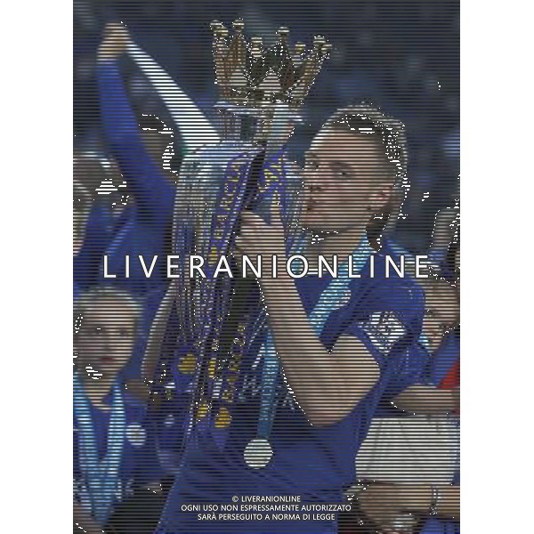 Leicester City\'s Jamie Vardy kisses the Barclays premiership Trophy during the celebrations at the end of todays game Photographer Rachel Holborn/CameraSport Football - Barclays Premiership - Leicester City v Everton - Saturday 7th May 2016 - King Power Stadium - Leicester Â© CameraSport - 43 Linden Ave. Countesthorpe. Leicester. England. LE8 5PG - Tel: +44 (0) 116 277 4147 - admin@camerasport.com - www.camerasport.com / AGENZIA ALDO LIVERANI SAS - ITALY ONLY EDITORIAL USE ONLY