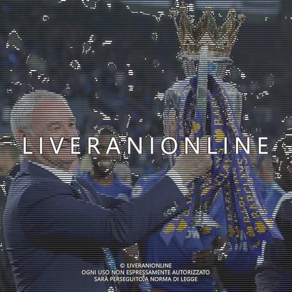 Claudio Ranieri Celebrates with the Barclays Trophy at the end of todays match Photographer Rachel Holborn/CameraSport Football - Barclays Premiership - Leicester City v Everton - Saturday 7th May 2016 - King Power Stadium - Leicester Â© CameraSport - 43 Linden Ave. Countesthorpe. Leicester. England. LE8 5PG - Tel: +44 (0) 116 277 4147 - admin@camerasport.com - www.camerasport.com / AGENZIA ALDO LIVERANI SAS - ITALY ONLY EDITORIAL USE ONLY