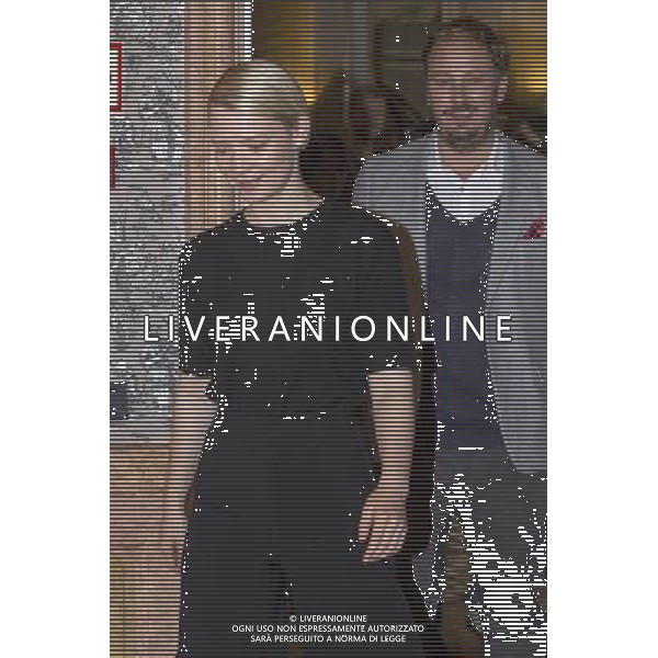 Mia Wasikowska und James Bobin beim Photocall zum Kinofilm \'Alicia a través del espejo / Alice Through the Looking Glass / Alice im Wunderland: Hinter den Spiegeln\' im Hotel AC Santo Mauro. Madrid, 12.05.2016 FOT. FUTURE IMAGE/NEWSPIX.PL SPAIN, POLAND, UK AND GERMANY OUT !! --- Newspix.pl AG ALDO LIVERANI SAS ONLY ITALY *** Local Caption *** www.newspix.pl mail us: info@newspix.pl call us: 0048 022 23 22 222 --- Polish Picture Agency by Ringier Axel Springer Poland