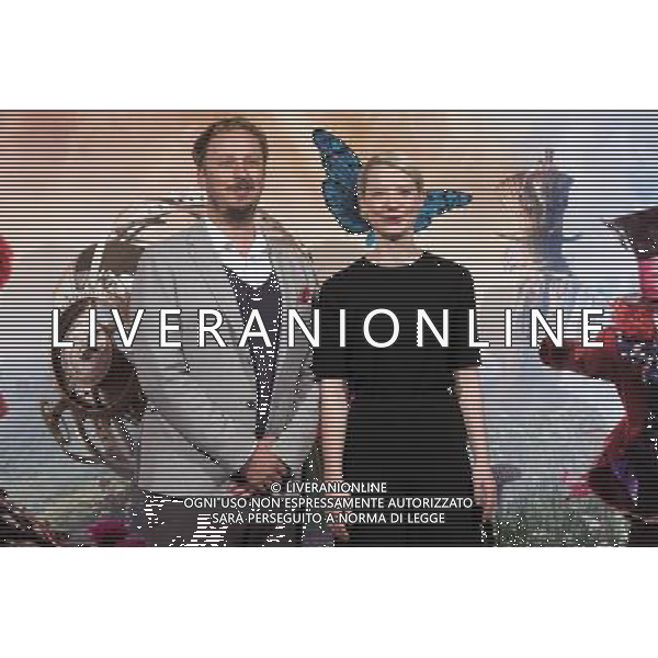 James Bobin und Mia Wasikowska beim Photocall zum Kinofilm \'Alicia a través del espejo / Alice Through the Looking Glass / Alice im Wunderland: Hinter den Spiegeln\' im Hotel AC Santo Mauro. Madrid, 12.05.2016 FOT. FUTURE IMAGE/NEWSPIX.PL SPAIN, POLAND, UK AND GERMANY OUT !! --- Newspix.pl AG ALDO LIVERANI SAS ONLY ITALY *** Local Caption *** www.newspix.pl mail us: info@newspix.pl call us: 0048 022 23 22 222 --- Polish Picture Agency by Ringier Axel Springer Poland